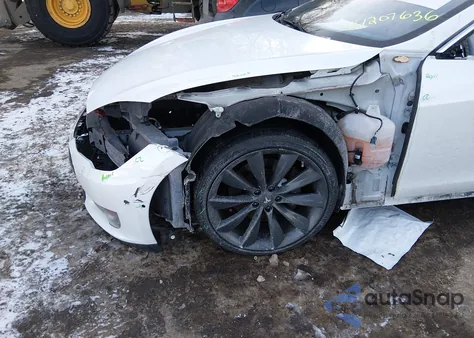 2015 Tesla Model S 60/70/85 z USA, uszkodzony, nr VIN 5YJSA1S13FFP74593
